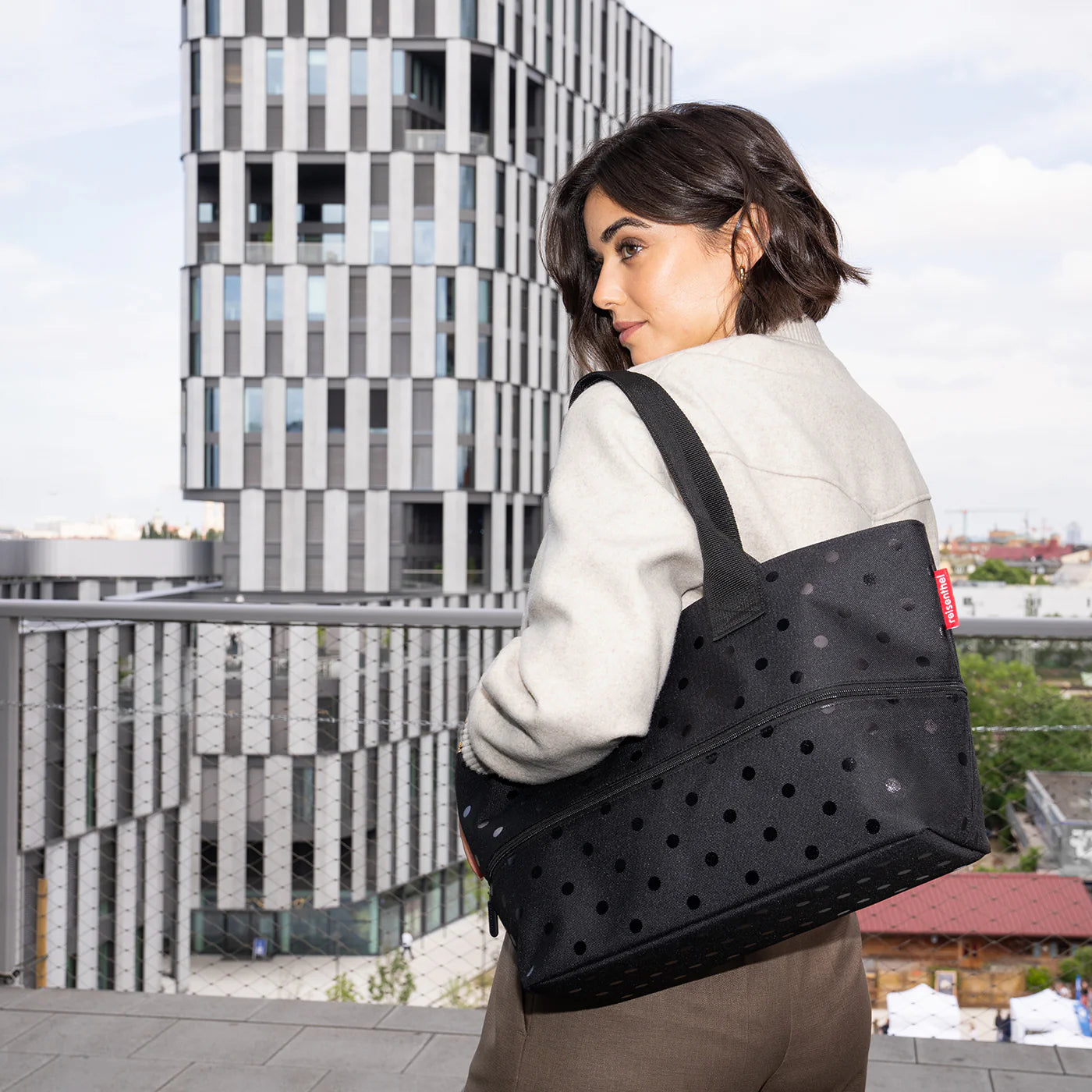 Shopper E1 Glossy Dots Black