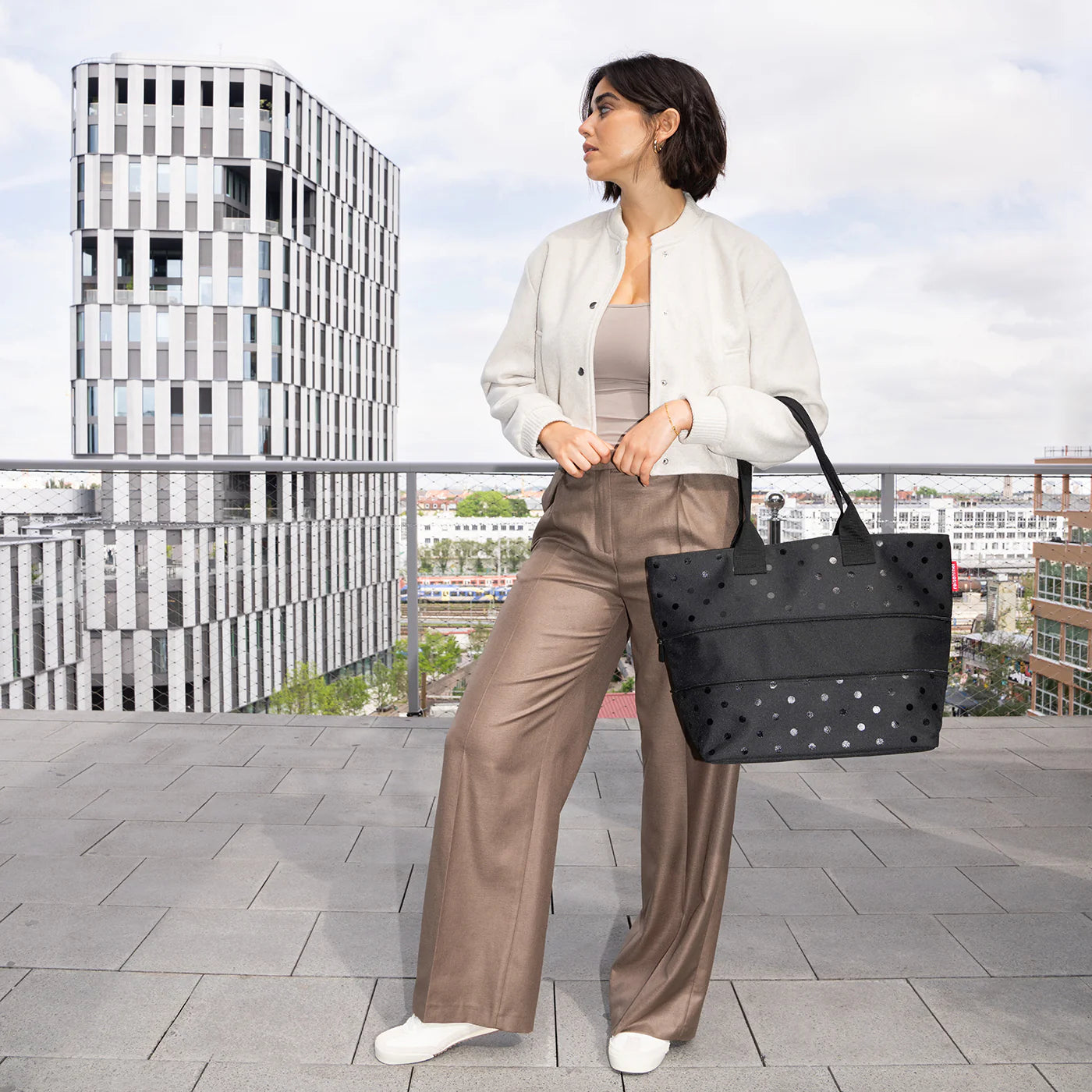 Shopper E1 Glossy Dots Black