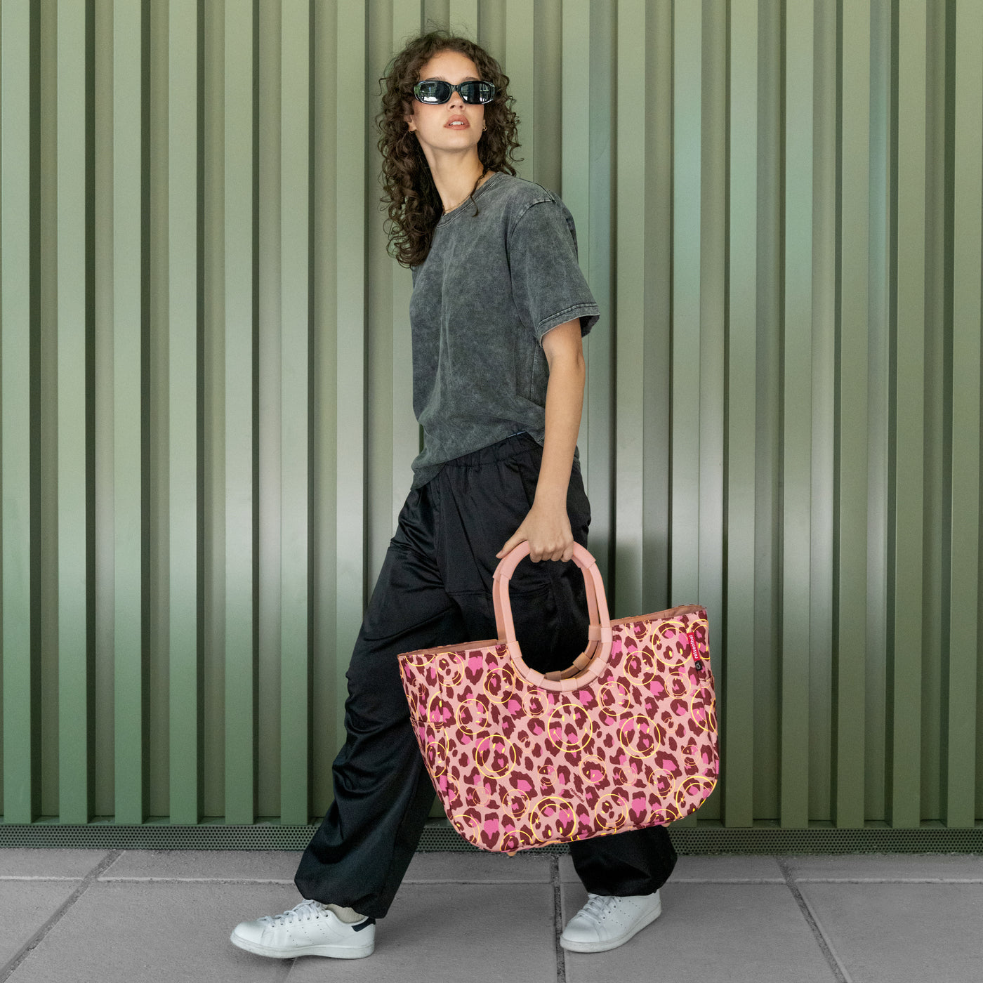 Loopshopper L Smiley Leo Blush
